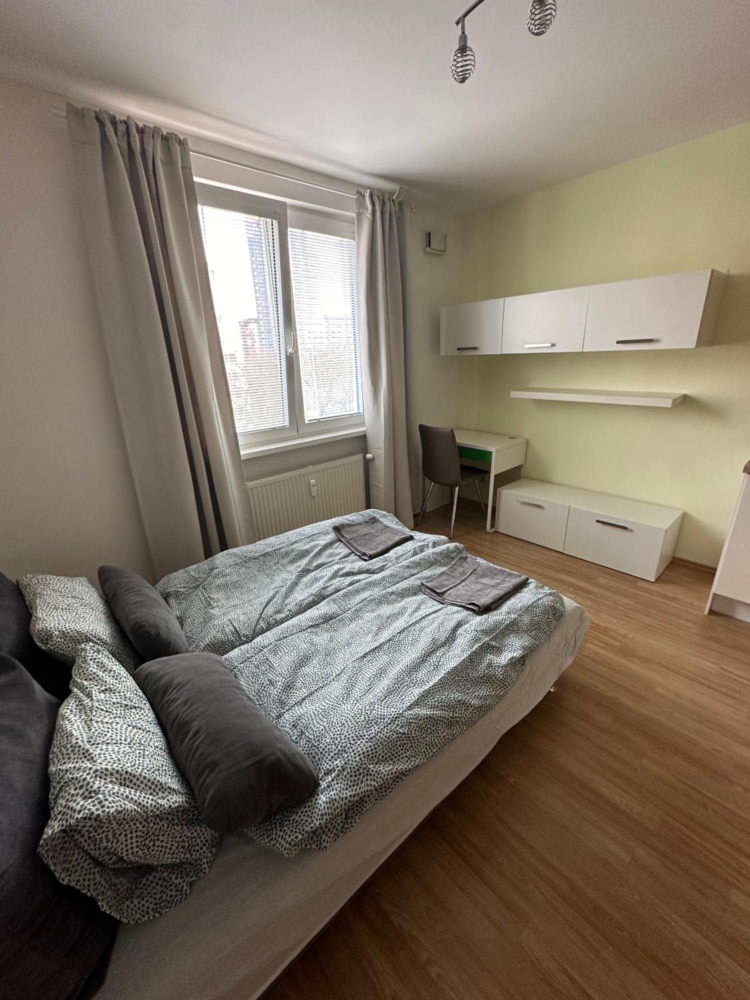 Private Apartment 1Km From Center Bratislava Buitenkant foto